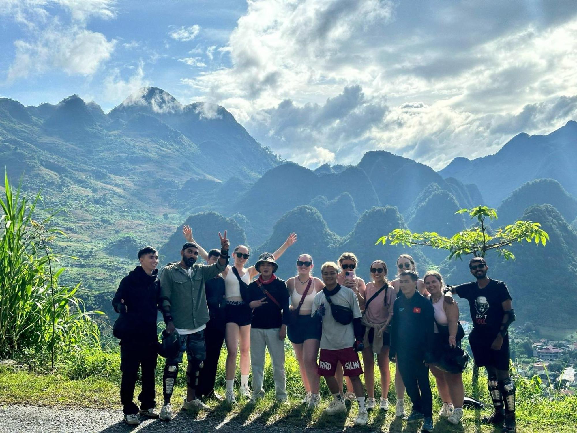 Bong Hostel Ha Giang Loop Bagian luar foto